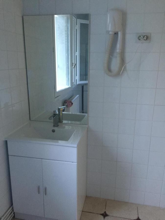 Lori Hostel Bobigny Exteriör bild